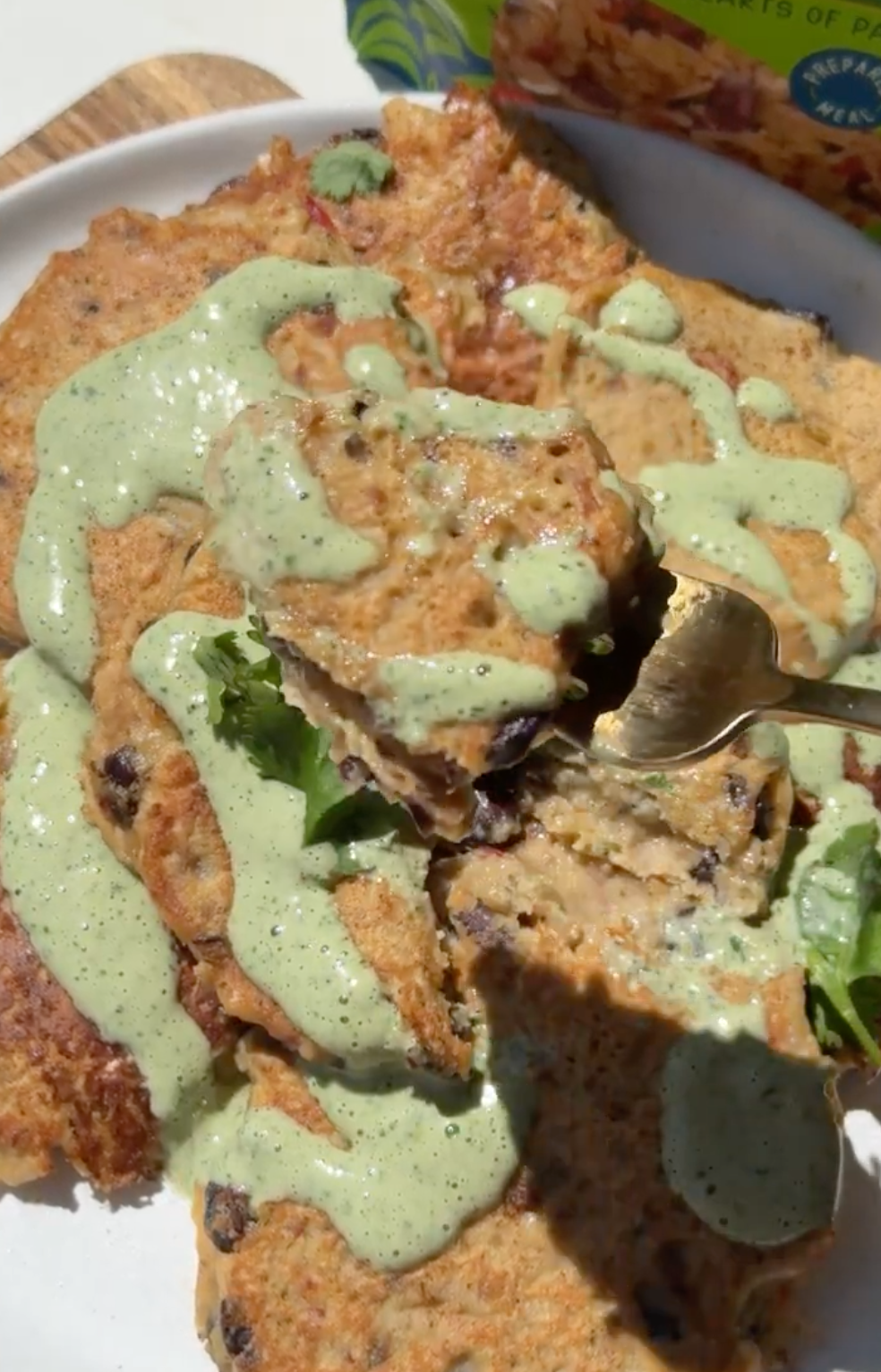 CRISPY CONGRI RICE CAKES WITH AVOCADO-LIME CREMA Natural Heaven